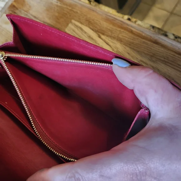Authentic LOUIS VUITTON VERNIS RED WALLET - Picture 7 of 13